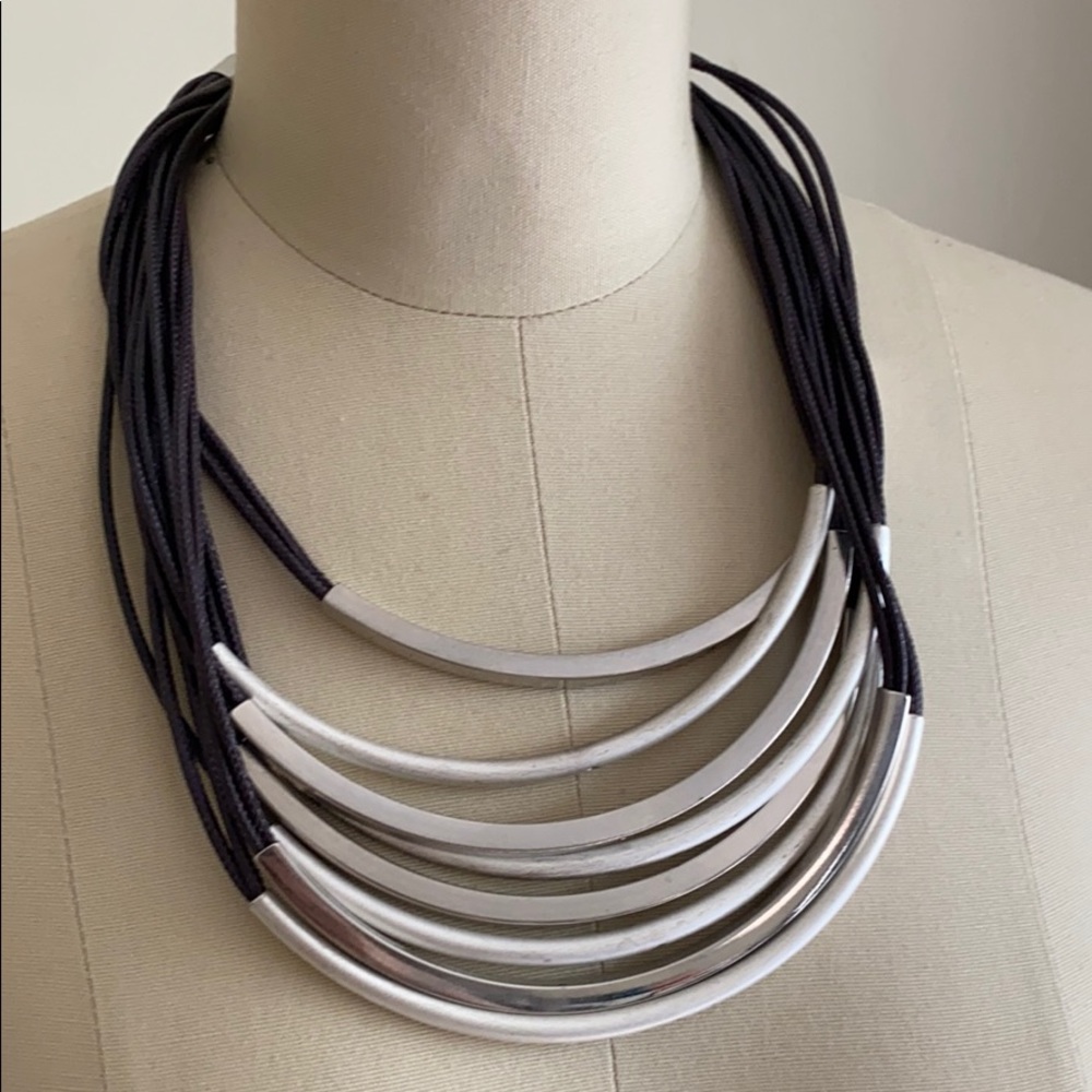 Collar necklace